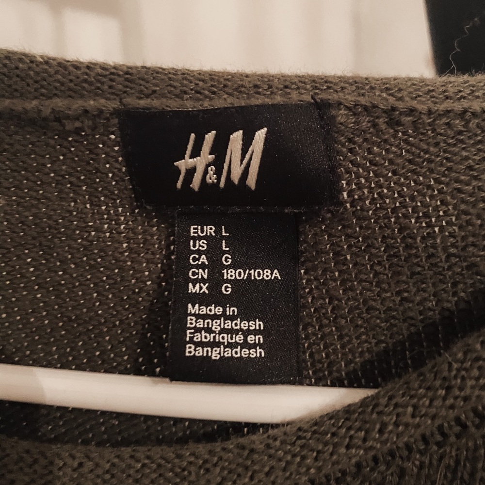 H&M sweater - Picture 2 of 2